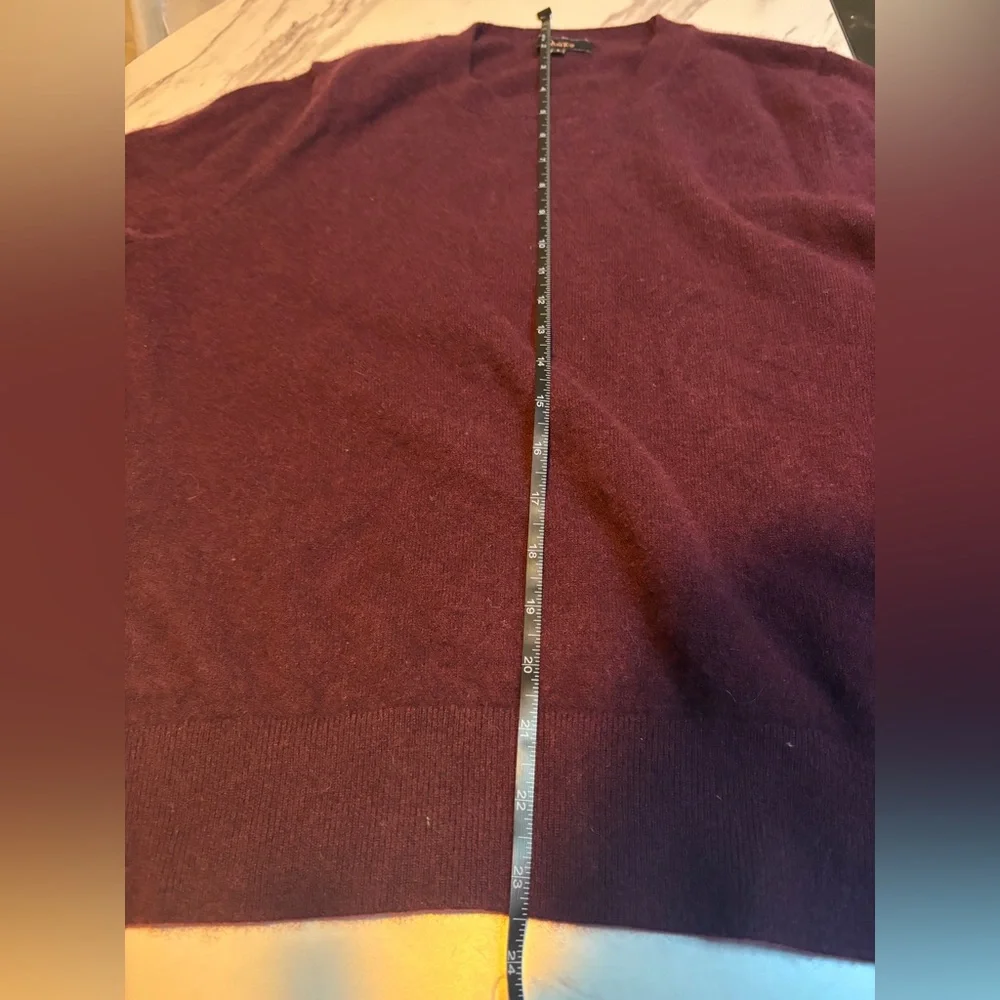 Quince Super Lux Mongolian Cashmere Crewneck
Sweater Burgundy - Picture 7 of 10